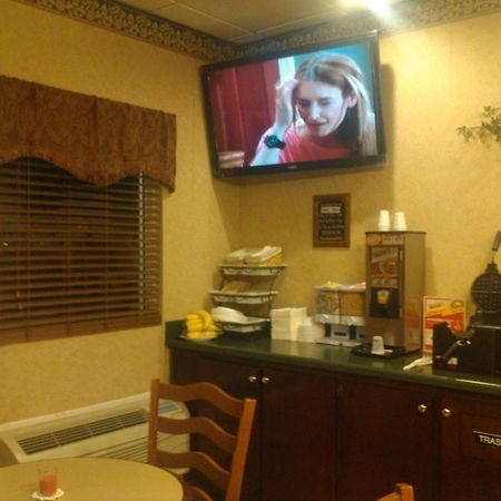 Deerfield Inn And Suites Steele Buitenkant foto