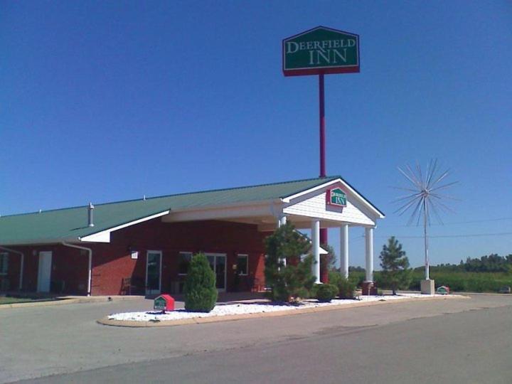 Deerfield Inn And Suites Steele Buitenkant foto