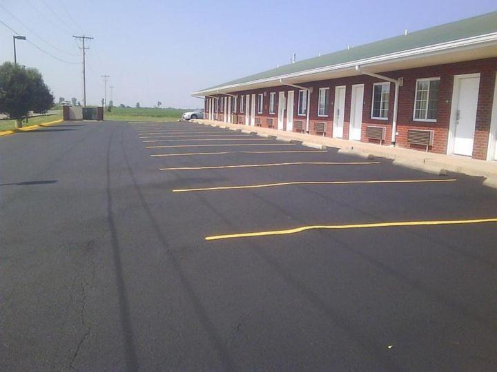 Deerfield Inn And Suites Steele Buitenkant foto