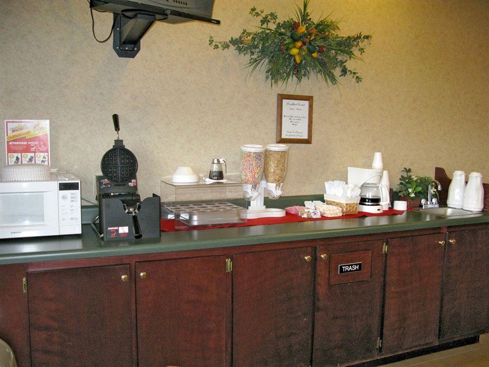 Deerfield Inn And Suites Steele Buitenkant foto